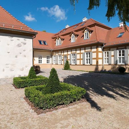 Schloss Beuchow Люббенау Экстерьер фото